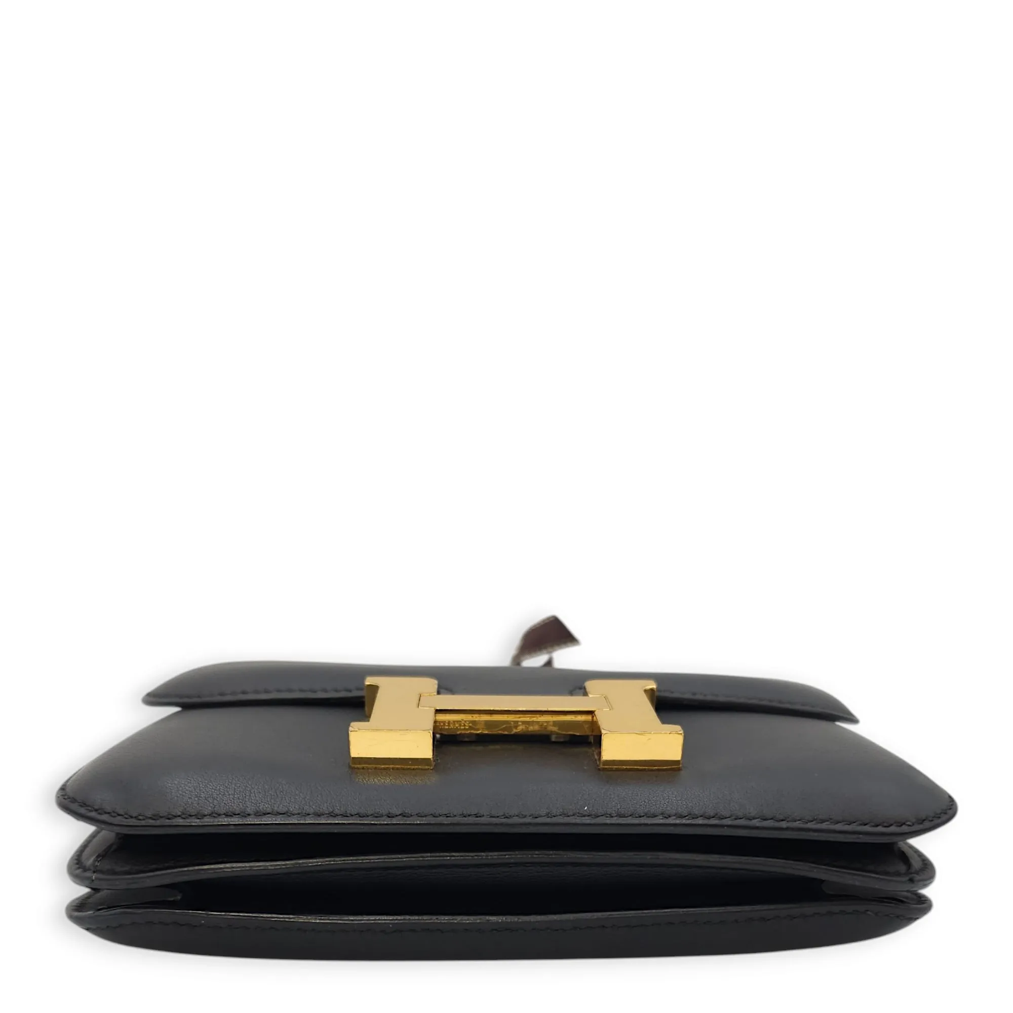 Constance 18 Black in Evergrain, Gold hardware