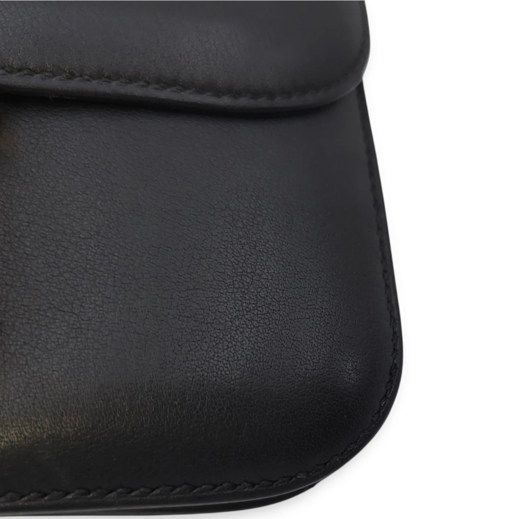 Constance 18 Black in Evergrain, Gold hardware