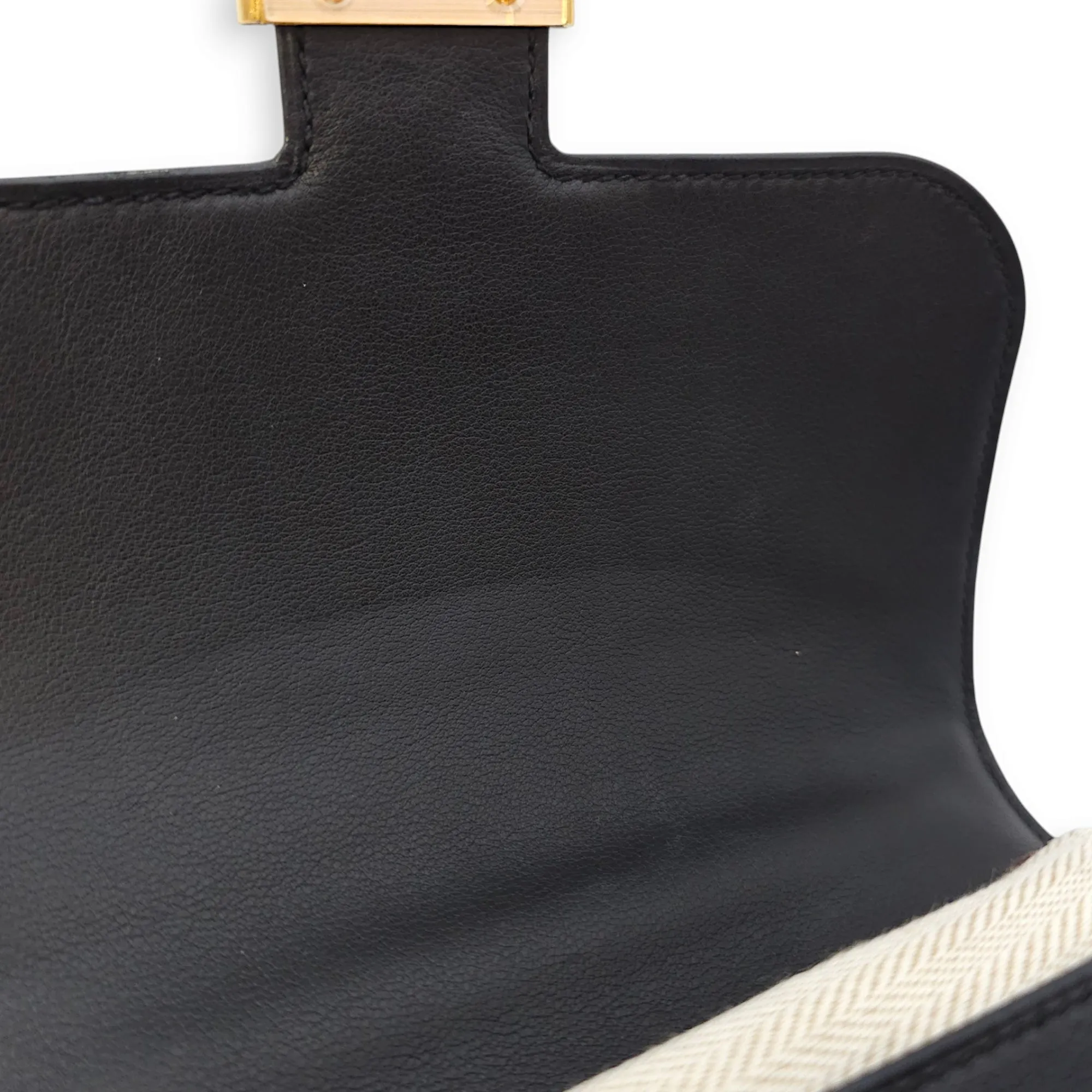 Constance 18 Black in Evergrain, Gold hardware