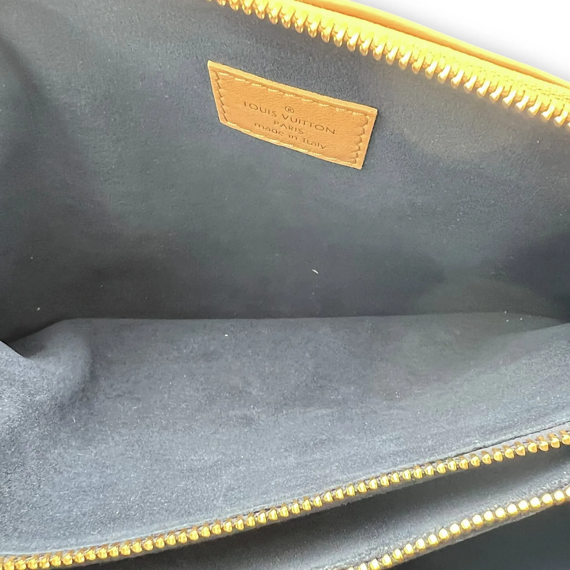 Coussin Beige Crossbody Bag in Calfskin, Gold hardware